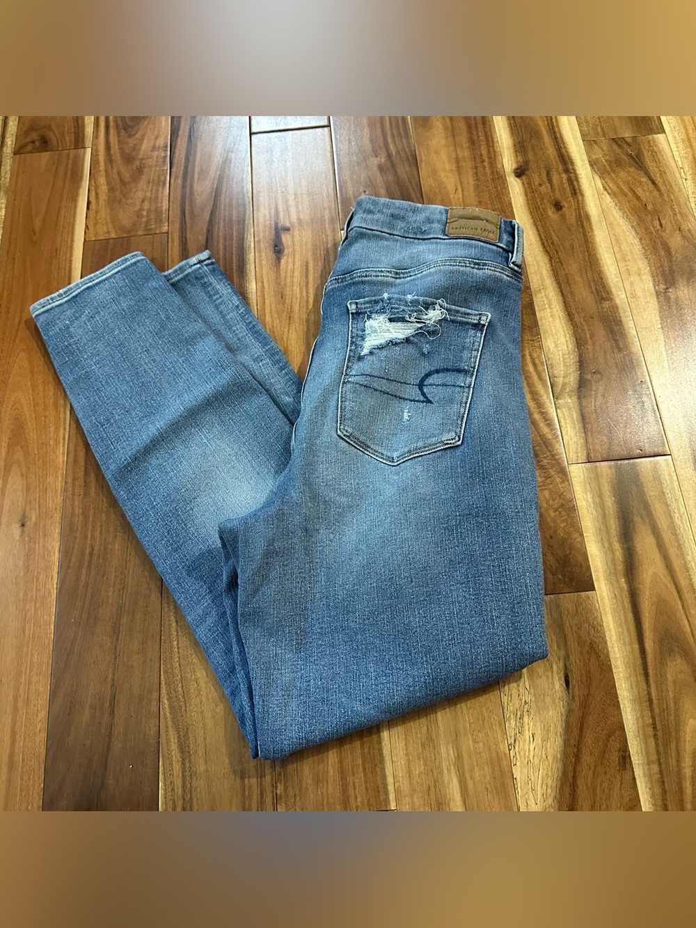 American Eagle The Dream Jean Curvy Super Hi-Rise distressed Jegging. Size 10